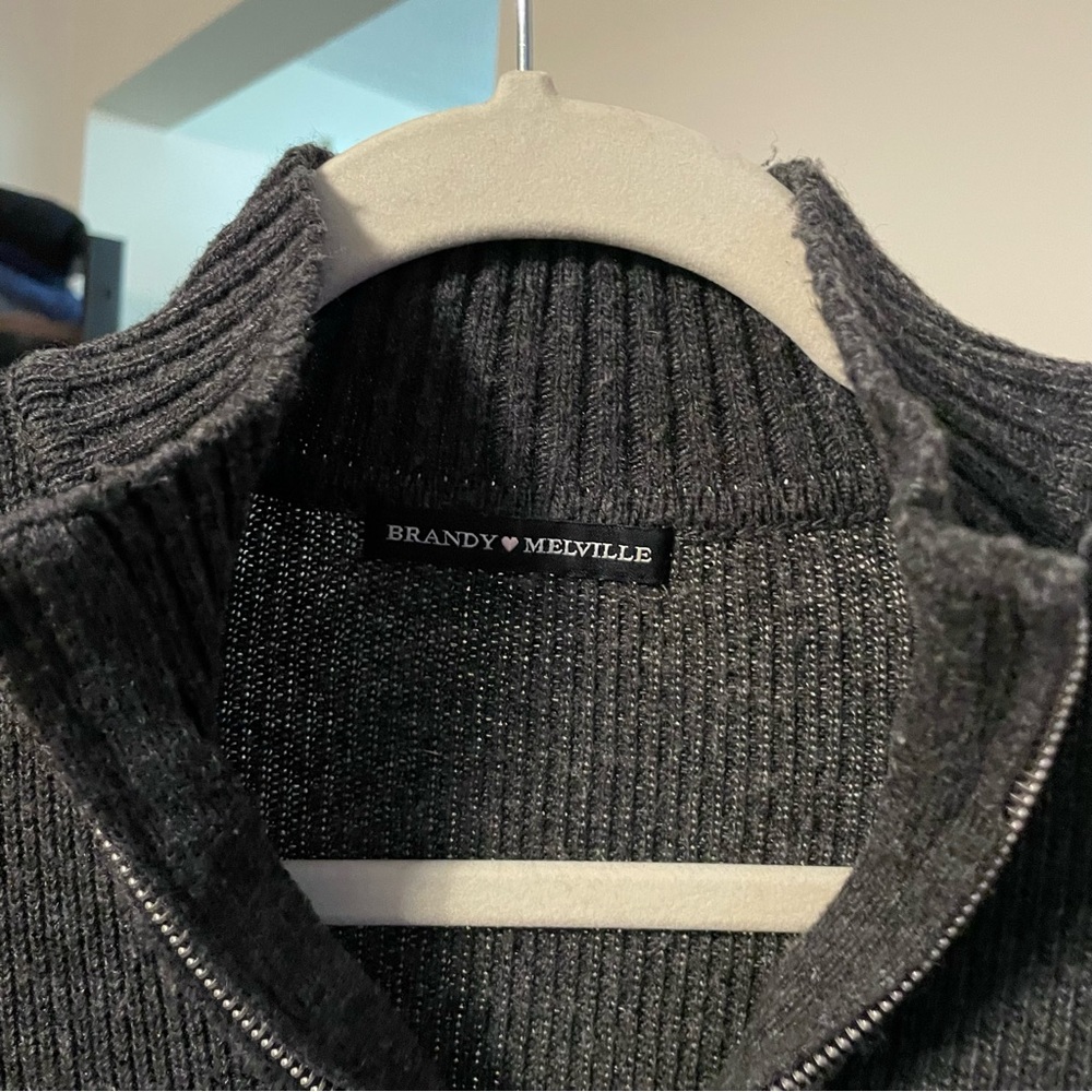 Brandy Melville 🩷 crop sweater